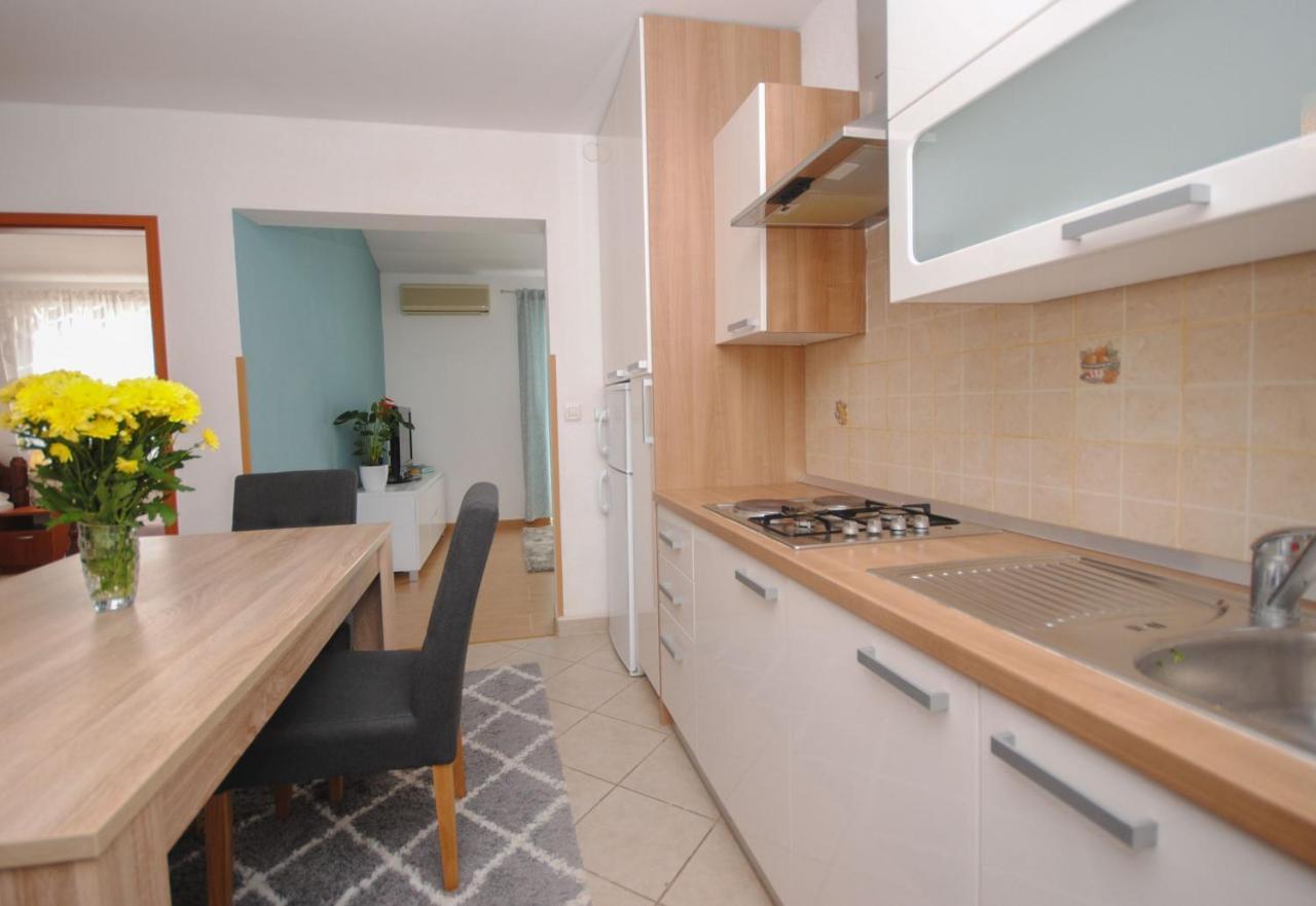 Apartment Tina Podstrana Luaran gambar