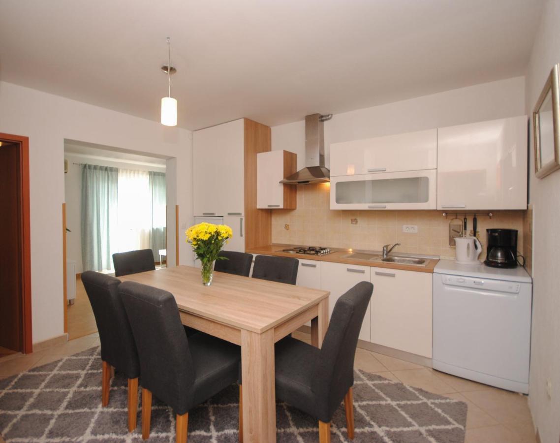 Apartment Tina Podstrana Luaran gambar