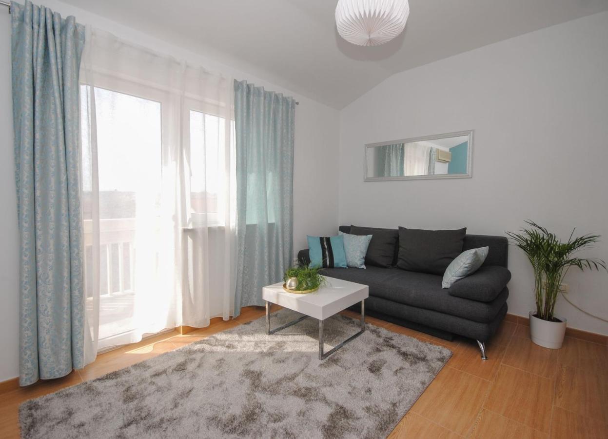 Apartment Tina Podstrana Luaran gambar
