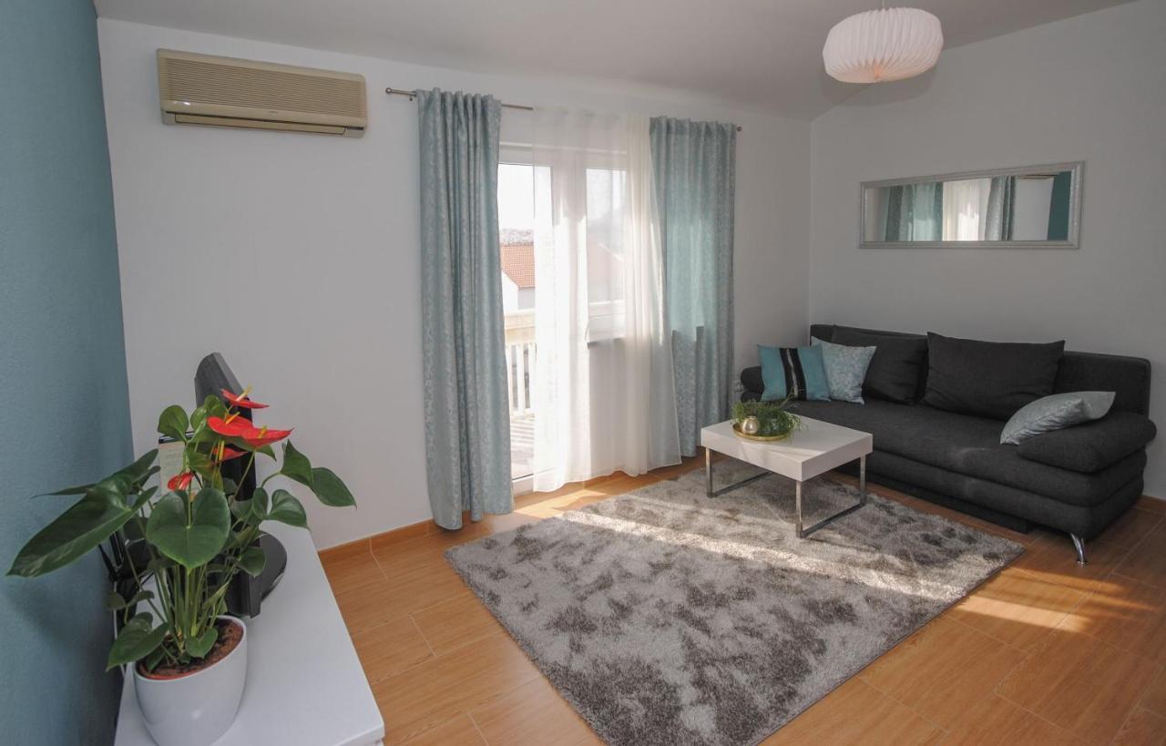 Apartment Tina Podstrana Luaran gambar