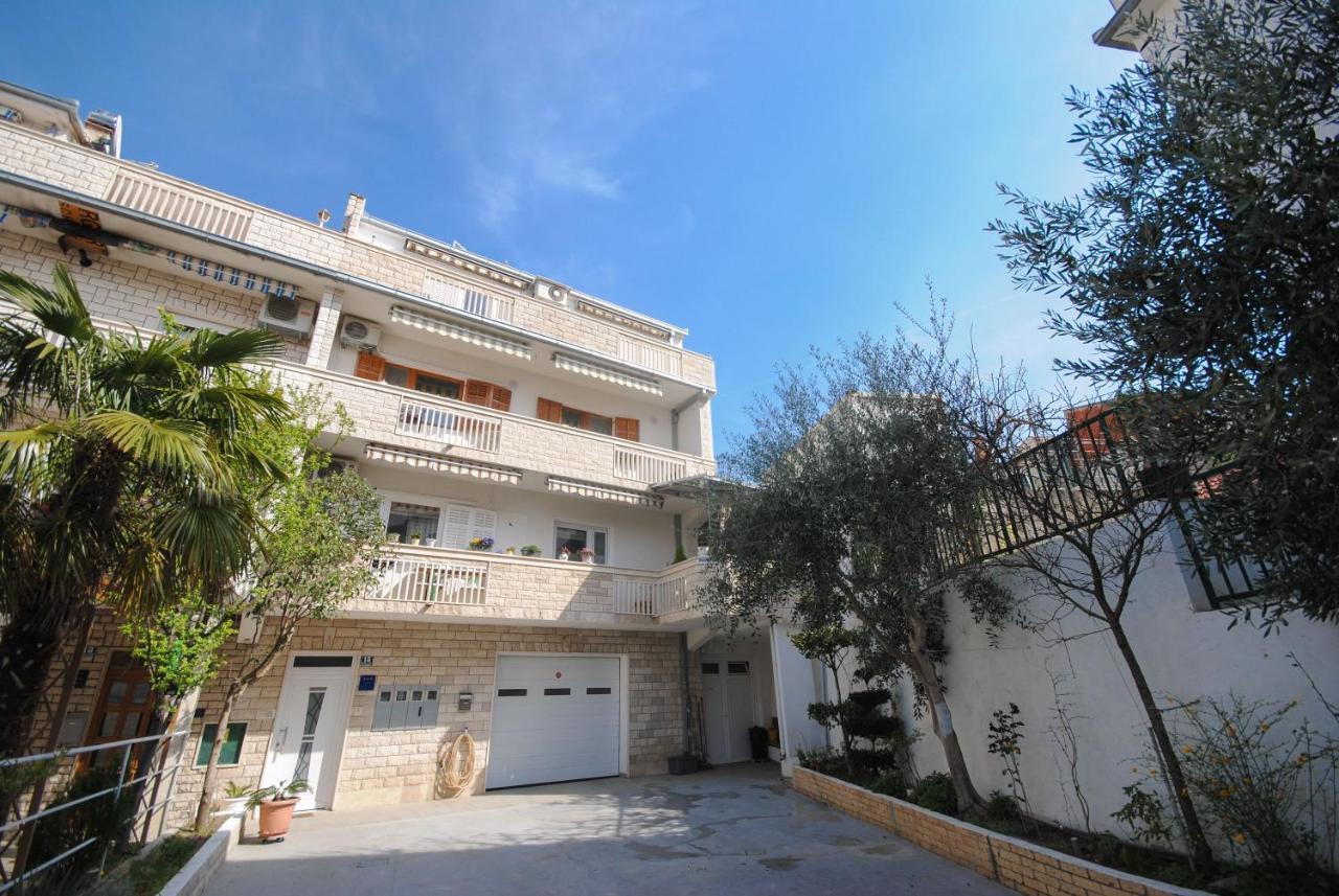 Apartment Tina Podstrana Luaran gambar