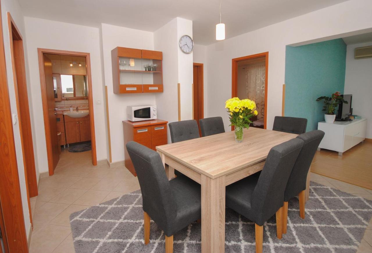 Apartment Tina Podstrana Luaran gambar